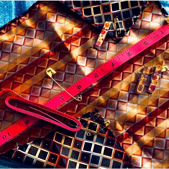 🙀Clothing Photos Kit~5 Safety & 5 Cloths Pins, 1 Tape Measure (Want 1 Just Ask) - Picture 7 of 16